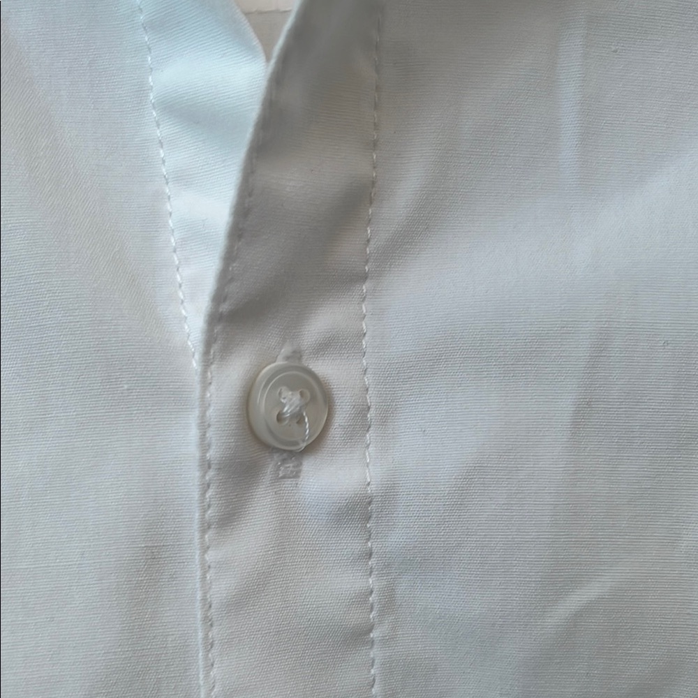 Classic White Dress Shirt with Minimalist Design - Picture 6 of 7